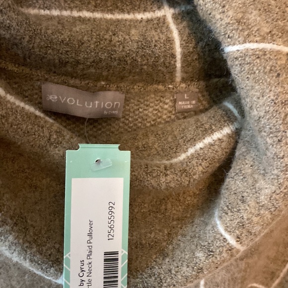 Brown and white sweater - Picture 2 of 2